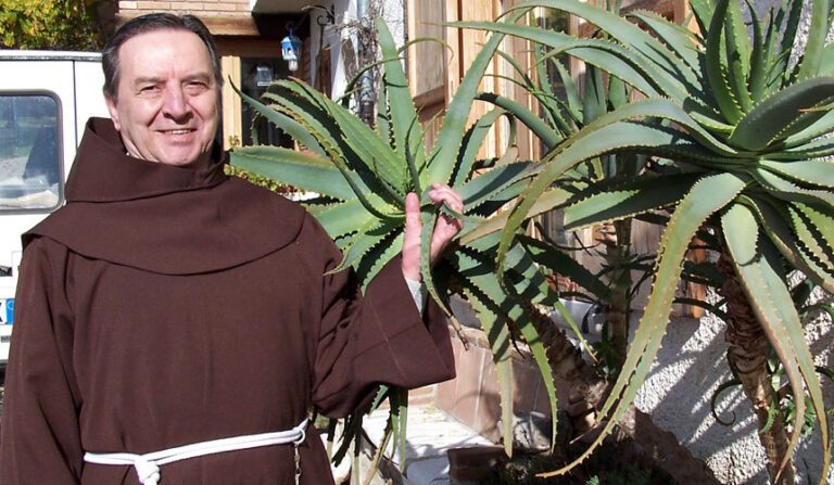 “Sacerdote franciscano cura el cáncer”