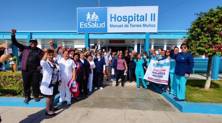 Trabajadores de EsSalud Mollendo acataron primer día de huelga indefinida