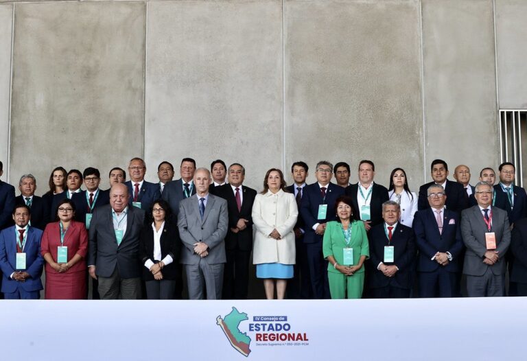 Trinquetes Político: “Qué renuncie la presidenta”