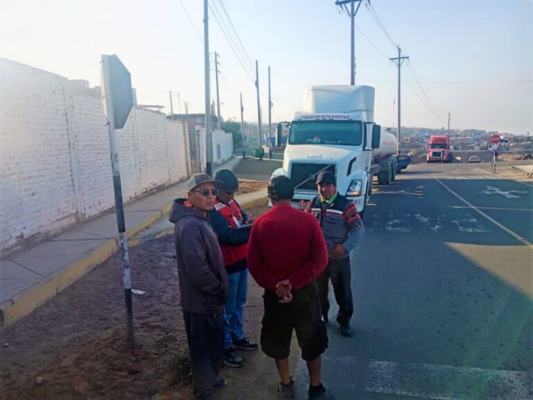 Internan a tres cisternas bolivianos por reincidentes en infringir norma de tránsito