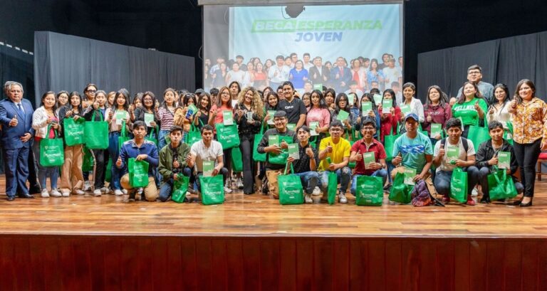 Más de 270 jóvenes moqueguanos acceden a formación universitaria gratuita