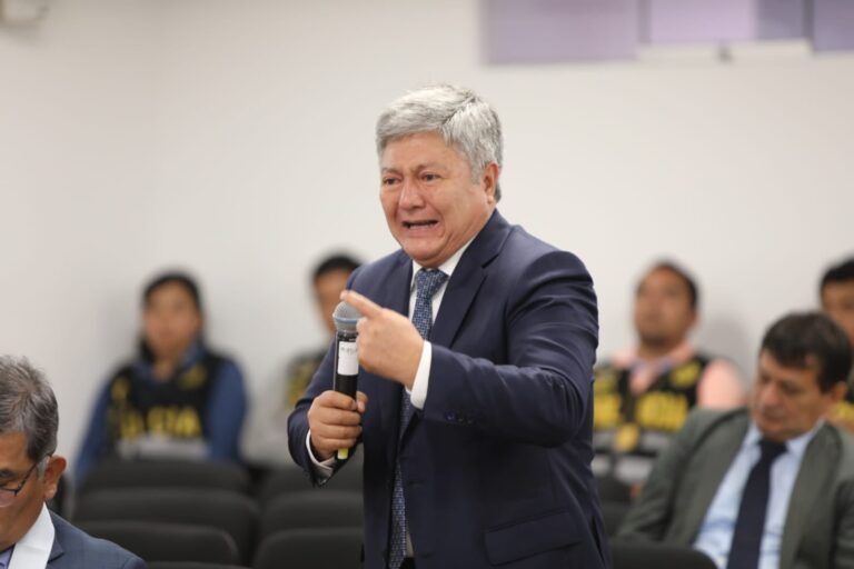 Mateo Castañeda deja de ser abogado de Dina Boluarte y su hermano