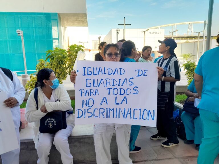 Personal médico del HRM exige igualdad de guardias mediante un plantón    