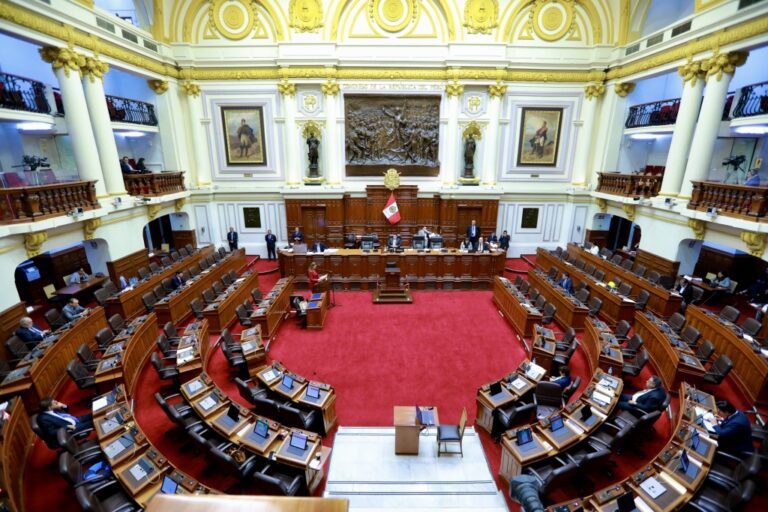 Congreso aprueba reelección inmediata para alcaldes y gobernadores