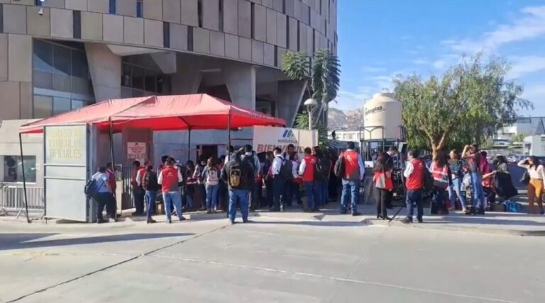 Profesionales se quedan sin trabajo en el GORE Moquegua al no renovarles su contrato  