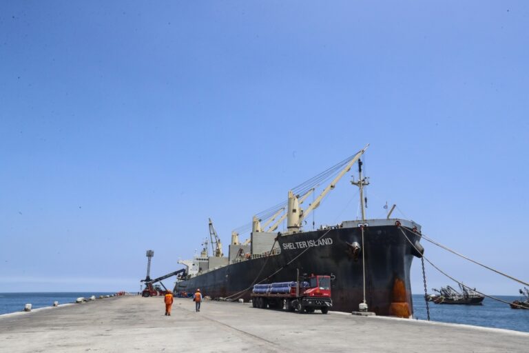 Sobre, barcos, puertos, olvidos y ceguera política (II)