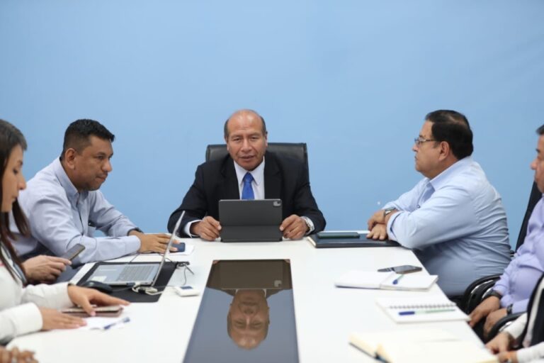 Reunión clave para la modernización del Hospital Goyeneche en Arequipa