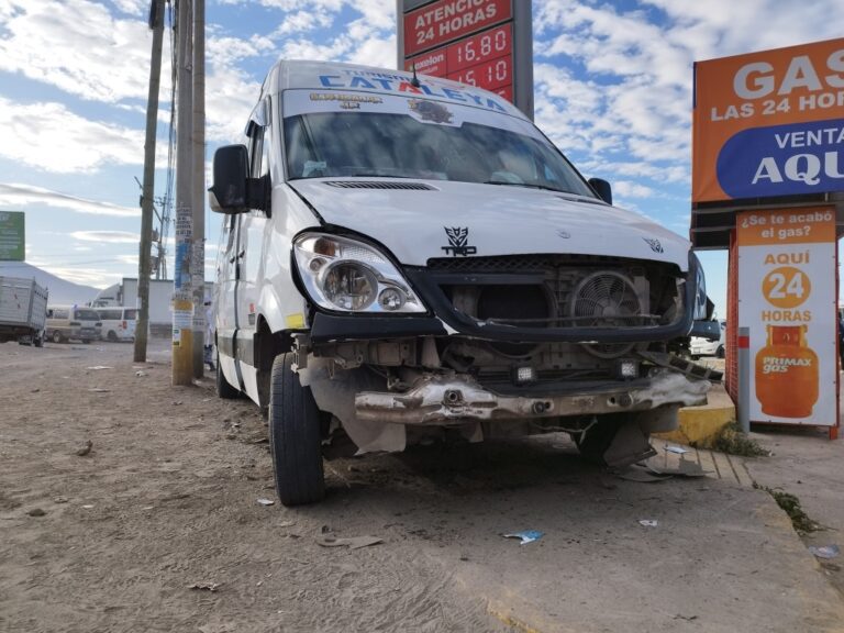 Atentado en Cerro Colorado: detonan explosivo cerca de minivan estacionada 
