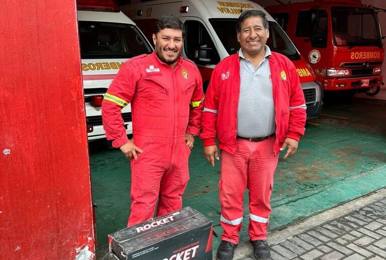 Entregan dos baterías vehiculares a bomberos de Mollendo