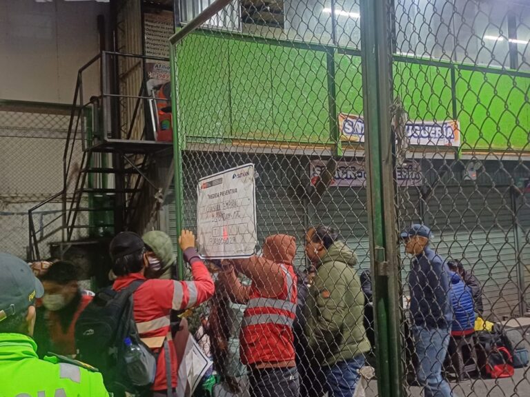 Clausuran terminales terrestres en Arequipa por permitir transporte informal