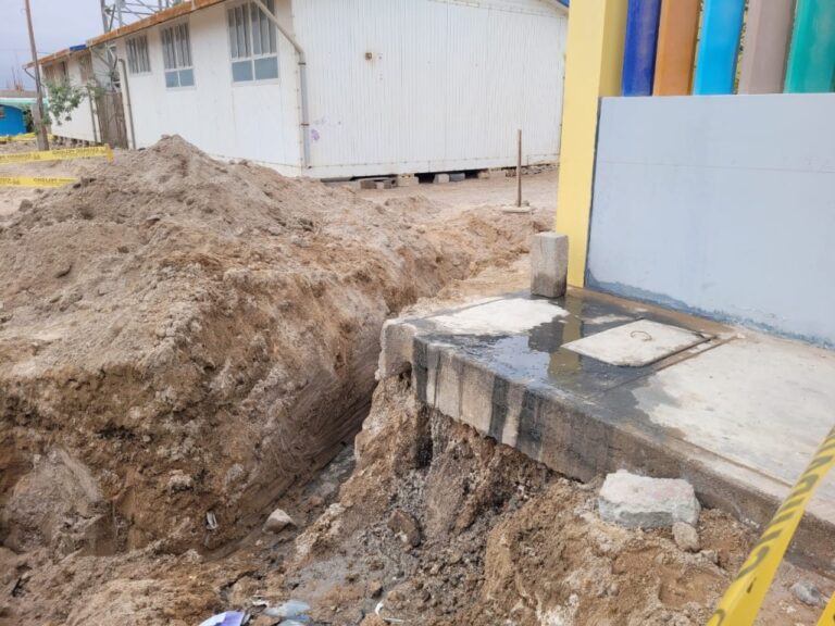 ¡El colmo del descuido! Silo de colegio inicial en El Algarrobal colapsó