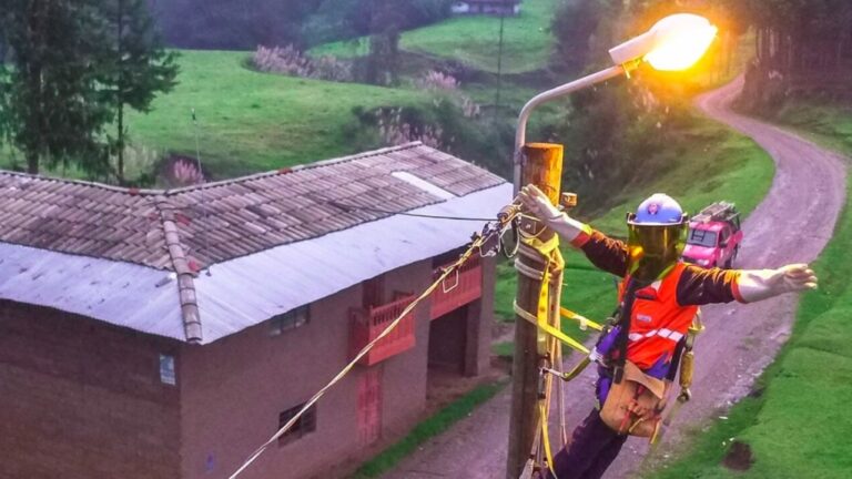 SEAL y gerencia de Energía y Minas buscarán electrificación de la zona rural de Arequipa