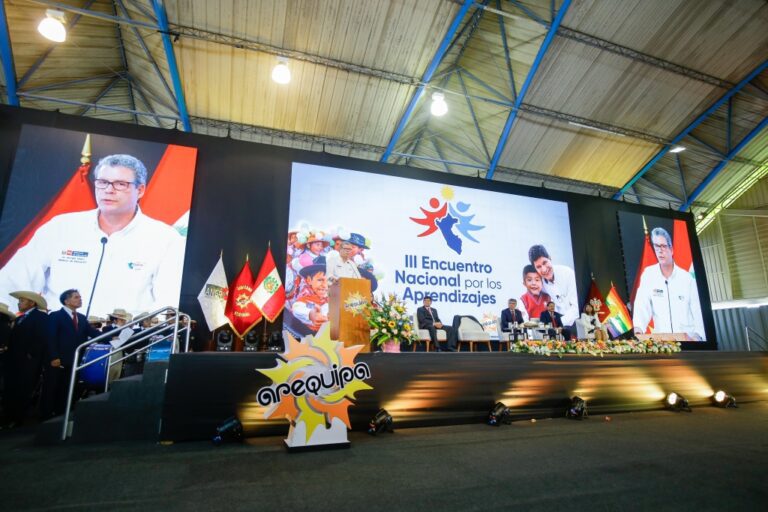 Ministro de Educación y gobernadores se reunieron en encuentro sobre aprendizajes