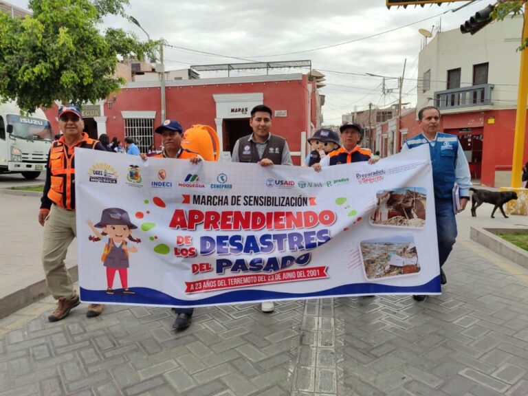 Realizan feria informativa y de sensibilización al cumplirse 23 años del terremoto del 2001 en Moquegua 
