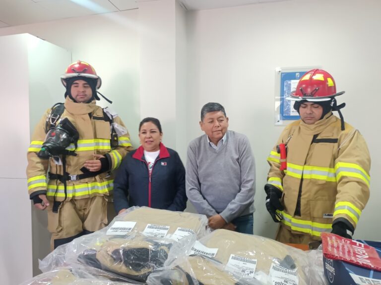 Municipio de Mariscal Nieto y el FDM recepcionan equipos para la Compañía de bomberos N° 74