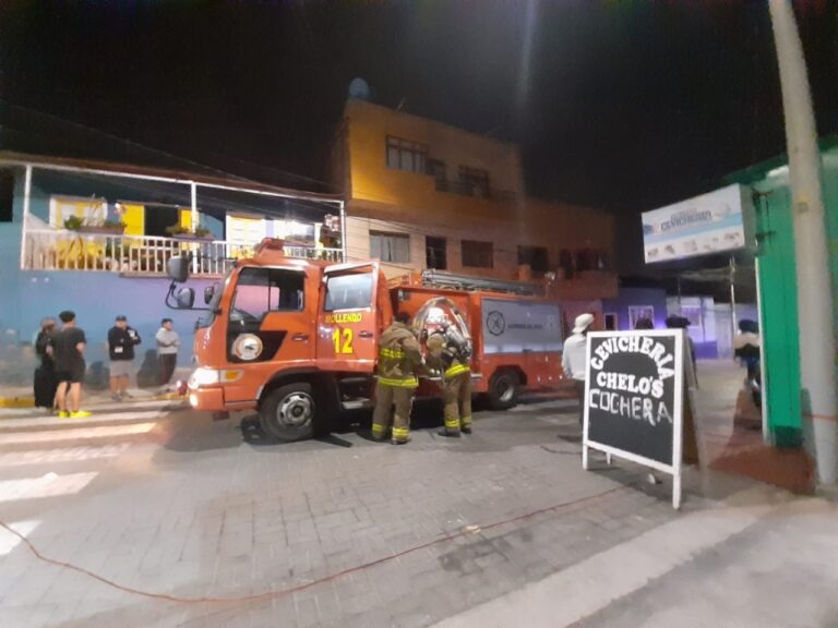 Serenos de Mollendo atienden emergencia generada por incendio en la calle Islay