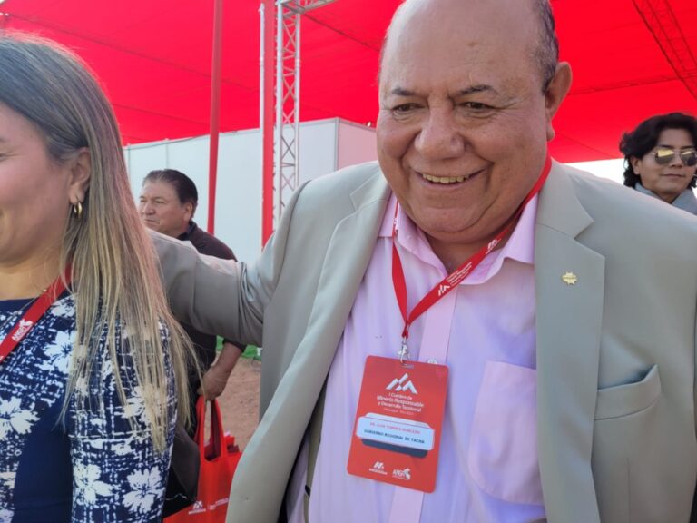 Gobernador de Tacna propone la construcción de una doble vía que conecte con Ilo y Camaná
