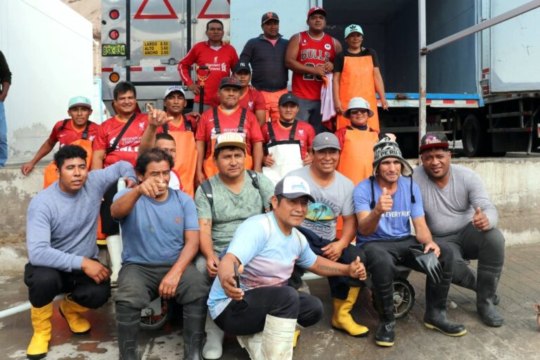 Matarani: concurso de “Ensaque y Embarque de hielo” por fiestas de San Pedro