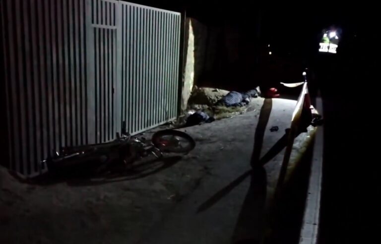 Agricultor que conducía motocicleta se estrella contra un poste y pierde la vida