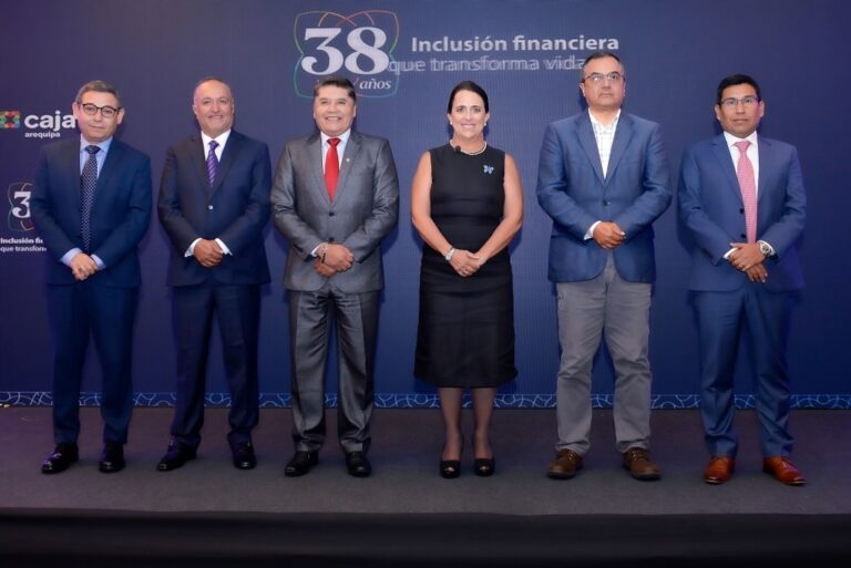 ¿Por qué la caída tendencial de las utilidades de la Caja Arequipa 2018-2023?
