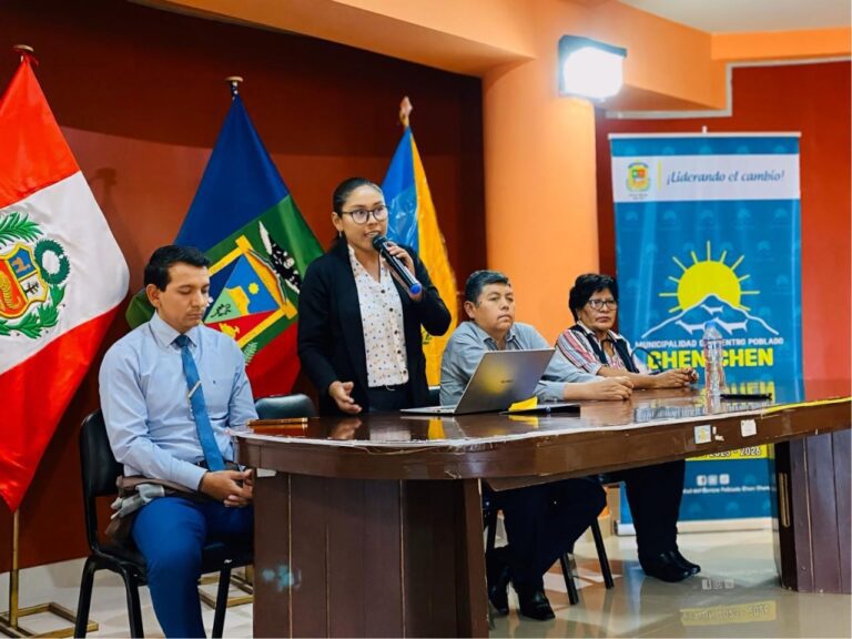 Alcaldesa y pobladores de Chen Chen dan a conocer su realidad al alcalde provincial