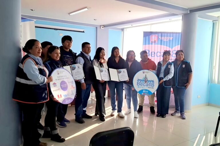 Reconocen a nuevos beneficiarios de Beca 18 en Matarani