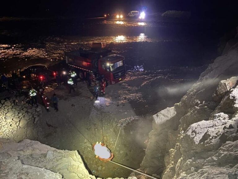 Tragedia en Cocachacra: dos mineros informales mueren al caer a socavón de 10 metros