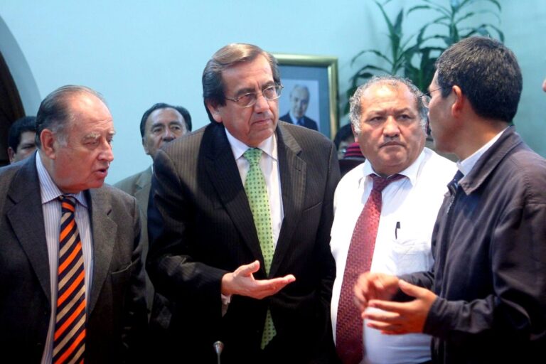 La historia del canon y la lucha del Moqueguazo (2008) en el Congreso