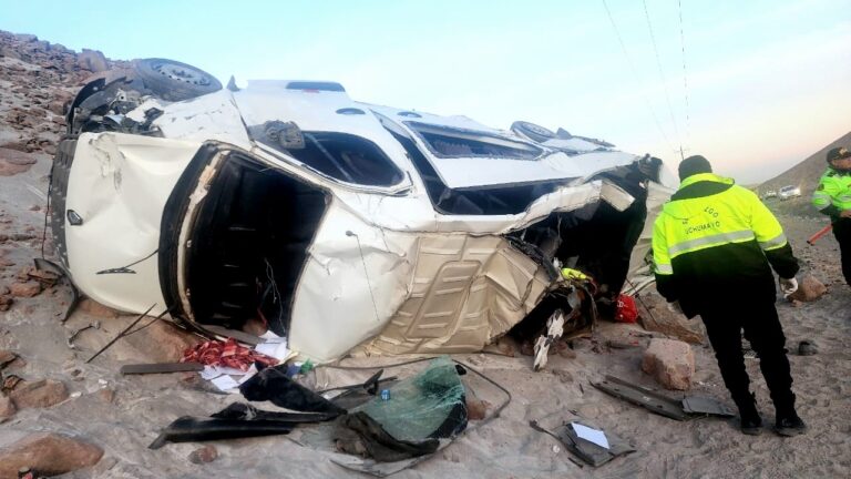 Trágico accidente en Arequipa: 6 muertos y varios heridos en volcadura de minivan