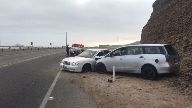 Choque por alcance entre vehículos en ruta Ilo – Tacna deja daños materiales