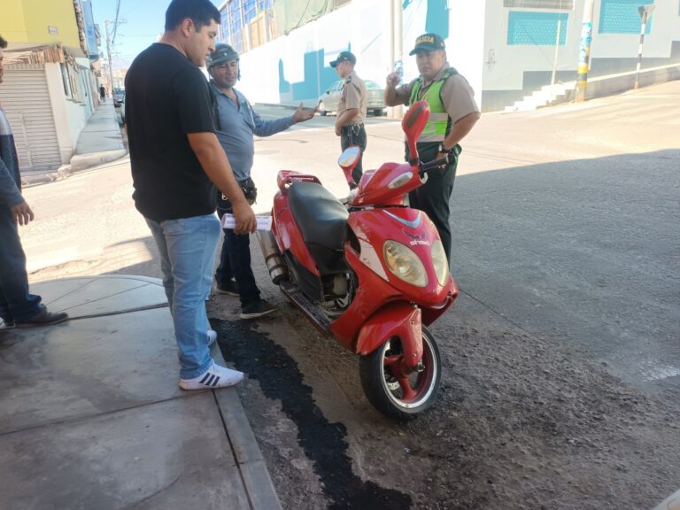 Camioneta impacta motocicleta y niña sufre lesiones de consideración 