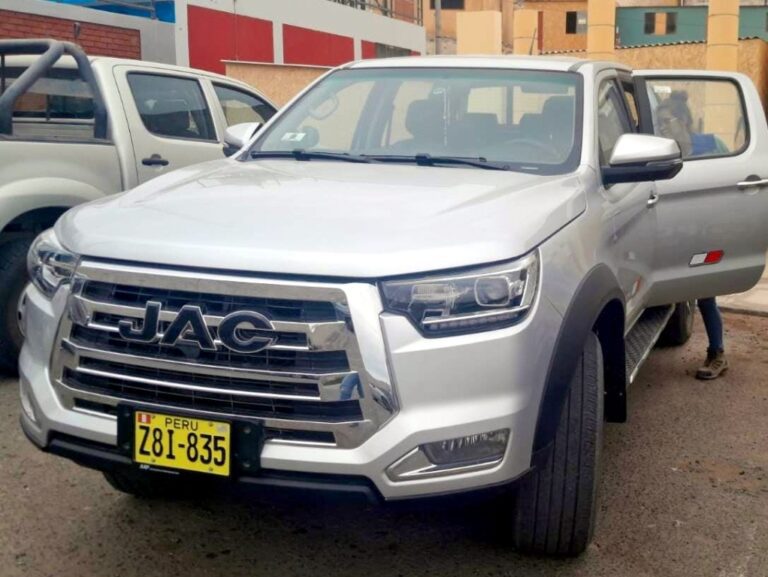 Denuncian el hurto de moderna camioneta de un garaje