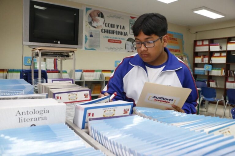Escolares de las 25 regiones del país verificarán servicios de sus colegios 