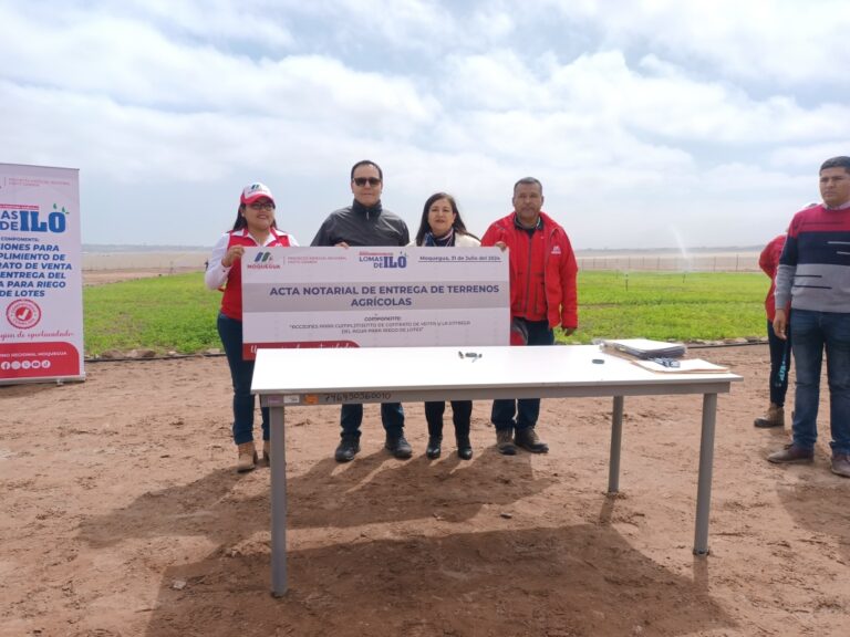 Formalizan entrega de terrenos a los propietarios en Lomas de Ilo