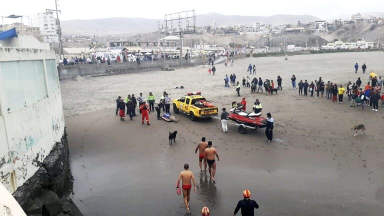 Rescatan a varón ahogado detrás del parque Acuático de Mollendo