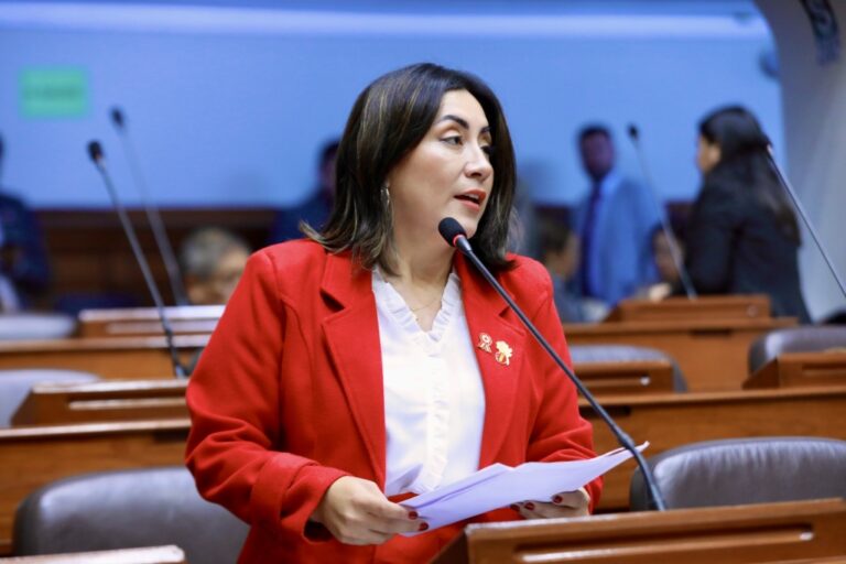 Fiscalía abre investigación preliminar contra congresista Kelly Portalatino