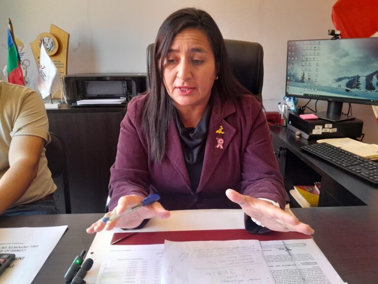 Municipio se compromete a instalar pista atlética en el estadio 25 de Noviembre