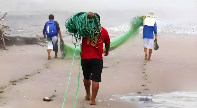 Pescadores de boca del río Tambo se pronuncian contra contaminación