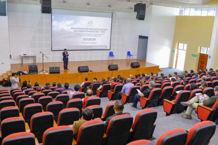 Realizan taller para definir Plan de Desarrollo Regional Concertado de Arequipa 
