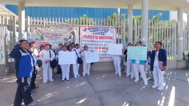 Profesionales técnicos asistenciales de salud acataron una protesta nacional