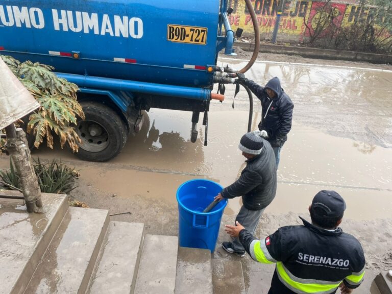 Continúa el abastecimiento de agua potable por la contaminación del río Tambo