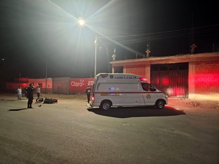 Motociclista queda gravemente herido tras impactar contra un bus