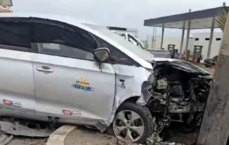 Ilo: Automóvil se despista, choca contra un poste y deja seis heridos