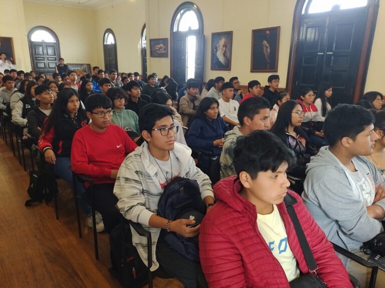 UGEL Islay habilita academia pre universitaria Beca 18