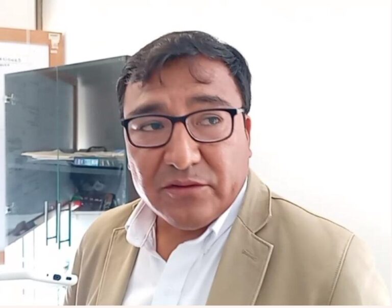 Carlos Santos desmiente a alcaldesa y confirma que renunció debido a un clima laboral inadecuado