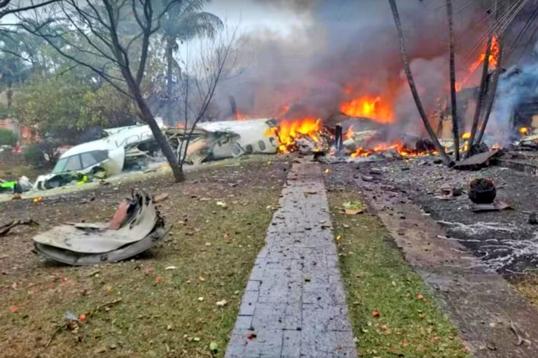 Sin sobrevivientes: avión con 62 pasajeros se estrella en São Paulo, Brasil