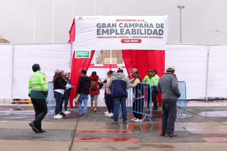 Campaña de empleabilidad ofertó más de 500 puestos laborales y se orientó a 800 estudiantes