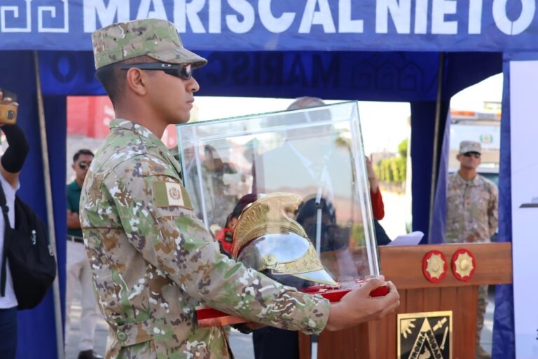 Entregan casco de Dragón Francés en ceremonia por el natalicio del Gran Mariscal Domingo Nieto