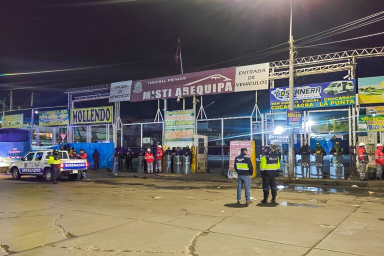 Clausuran dos terminales informales de minivanes en Arequipa 