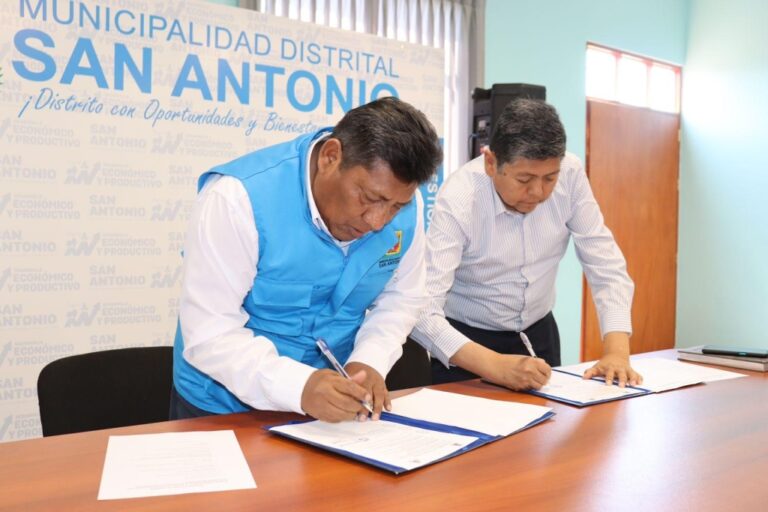Alcalde de Mariscal Nieto y San Antonio firman convenio para el desarrollo sostenible de Moquegua